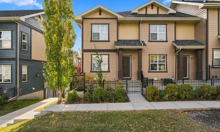 140 Evanscrest Gardens NW