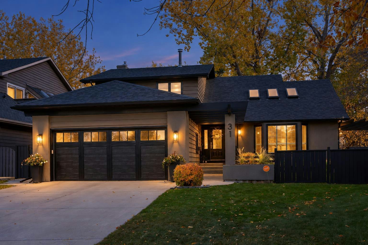 31 Canterville Bay SW, Calgary, AB, T2W 4M1