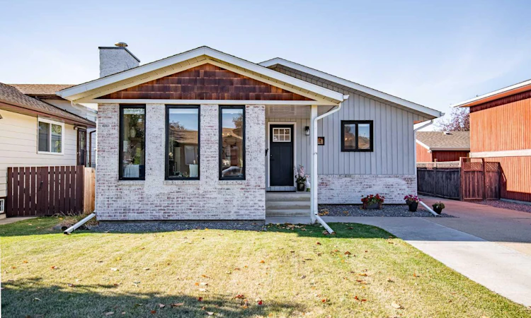 112 Carroll Crescent