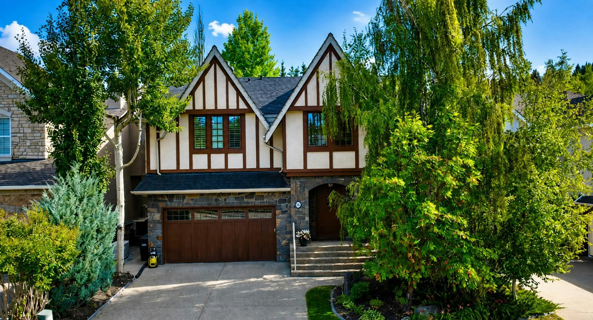 83 Discovery Ridge Boulevard SW, Calgary, AB, T2H 4Y2