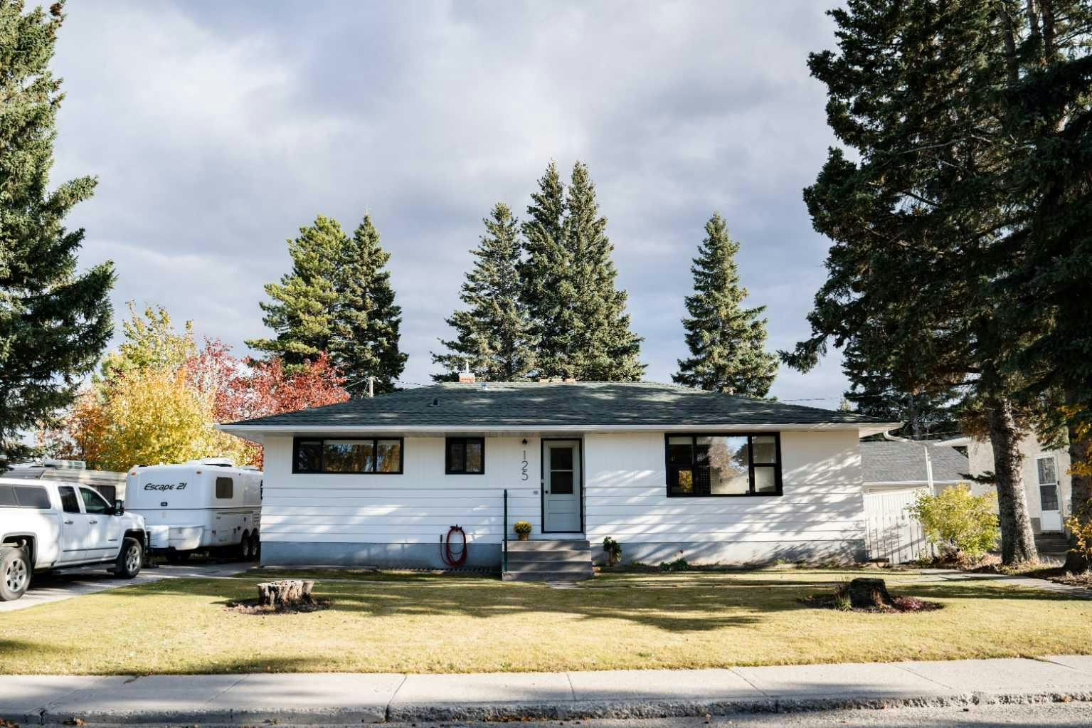 125 Douglas Drive, Hinton Hill, AB, T7V 1C1