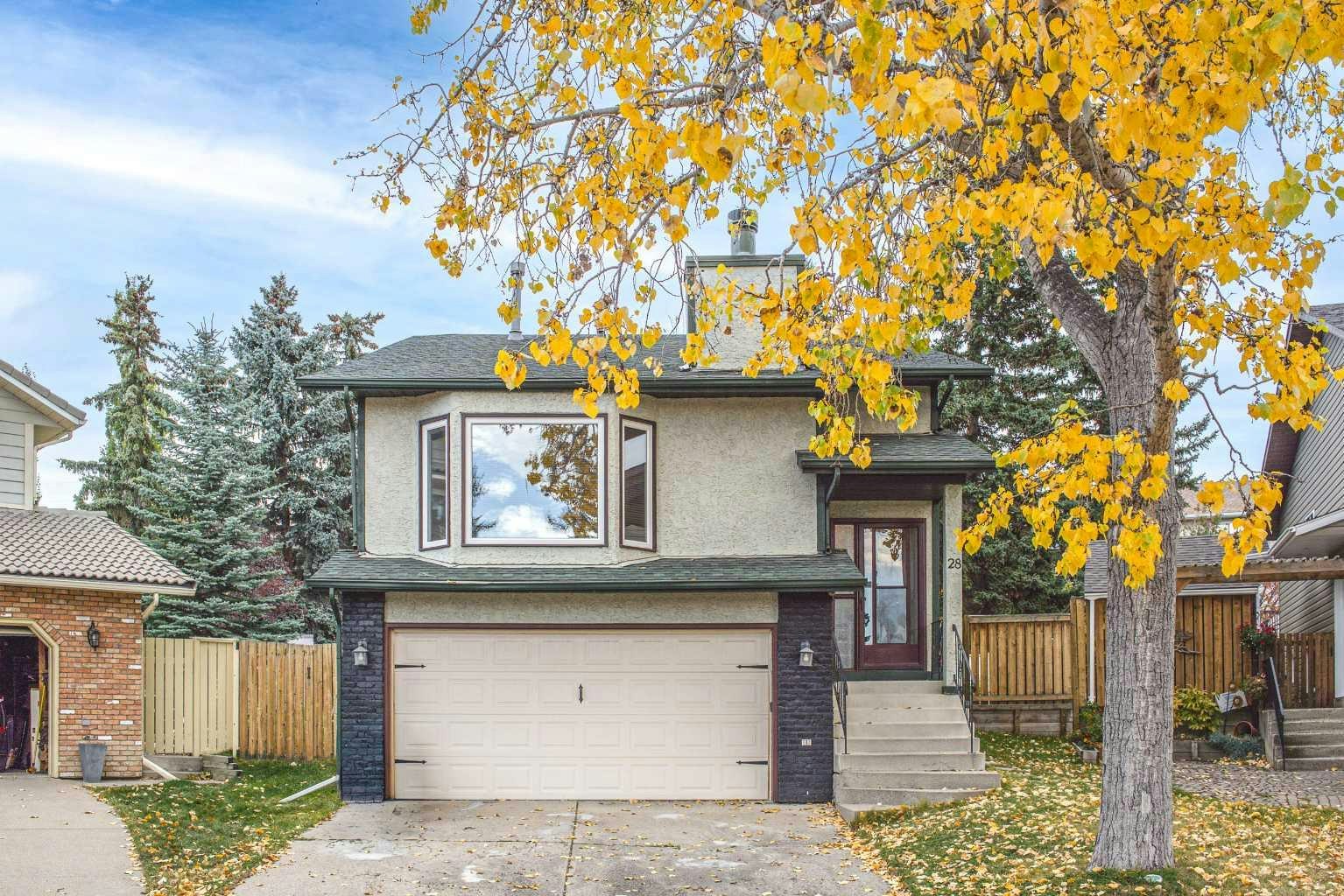 28 Hawkcliff Place NW, Calgary, AB, T3G 2S2