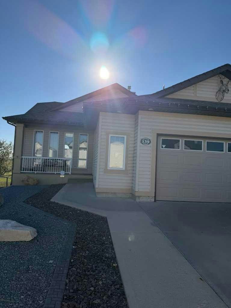 139 Jessie Robinson Close N, Lethbridge, AB, T1H 6Y5