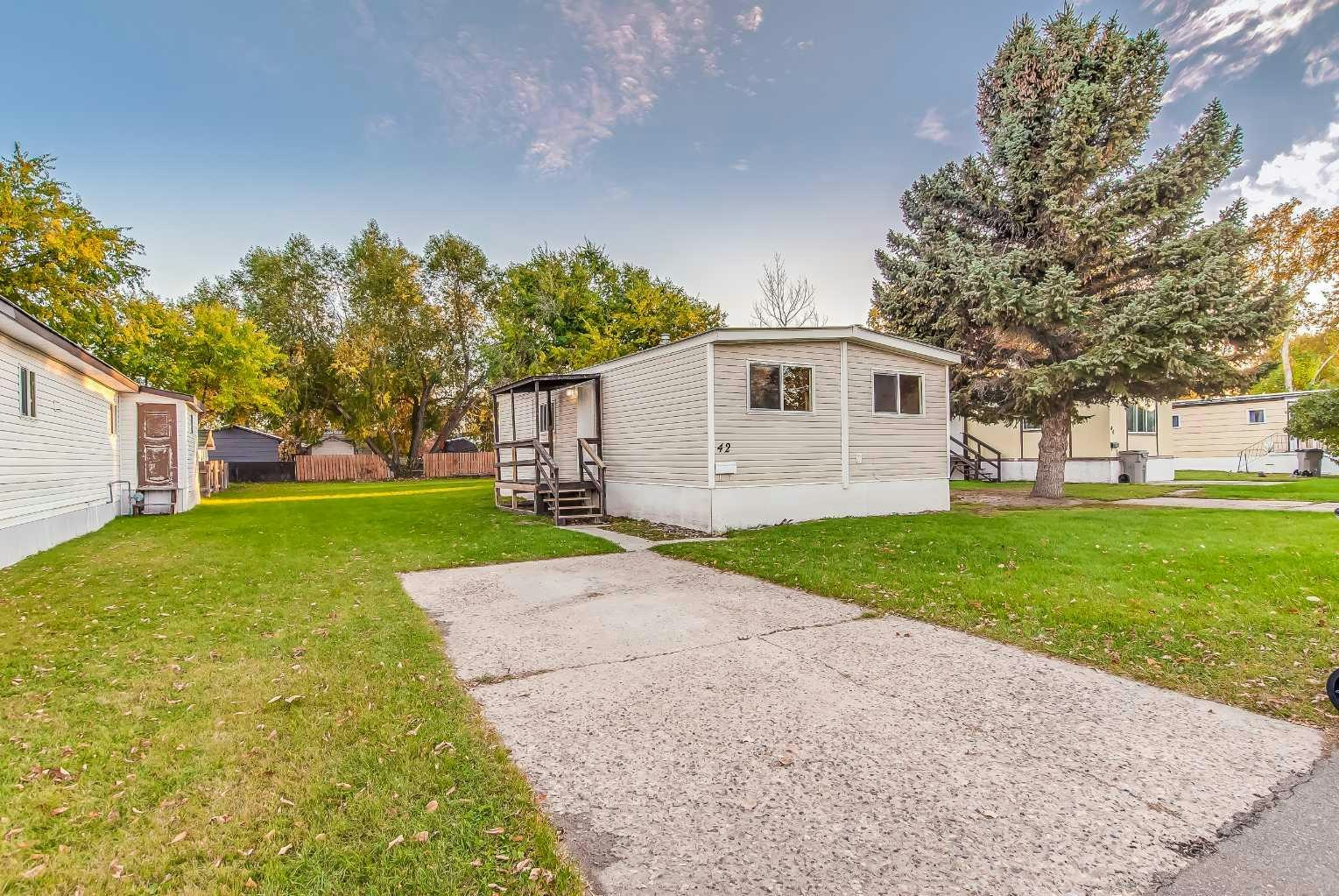 42-4000 13 Avenue SE, Medicine Hat, AB, T1B 1J3