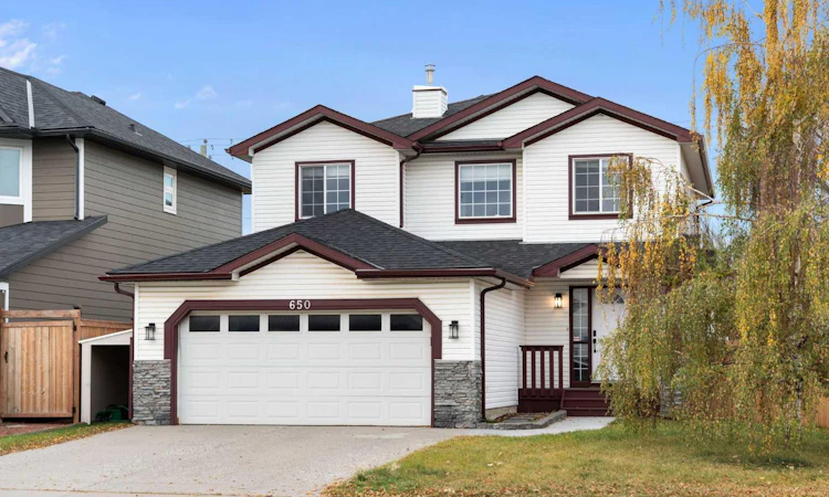 650 Harvest Hills Drive NE