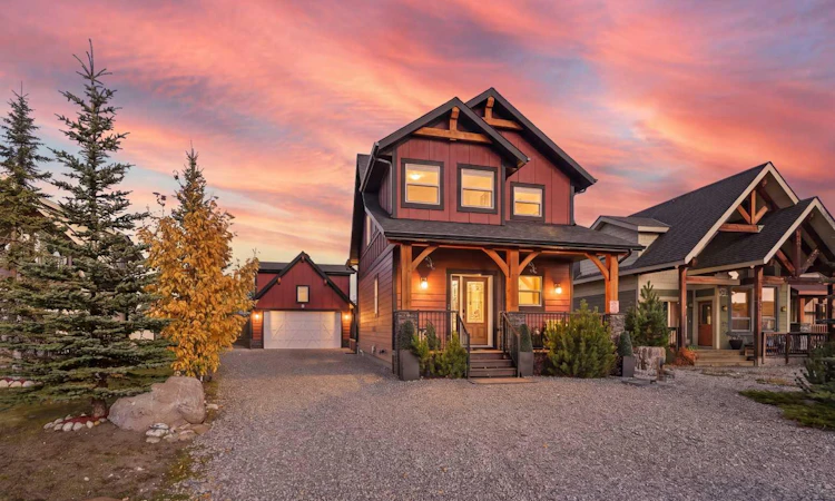 210 Cottageclub Crescent