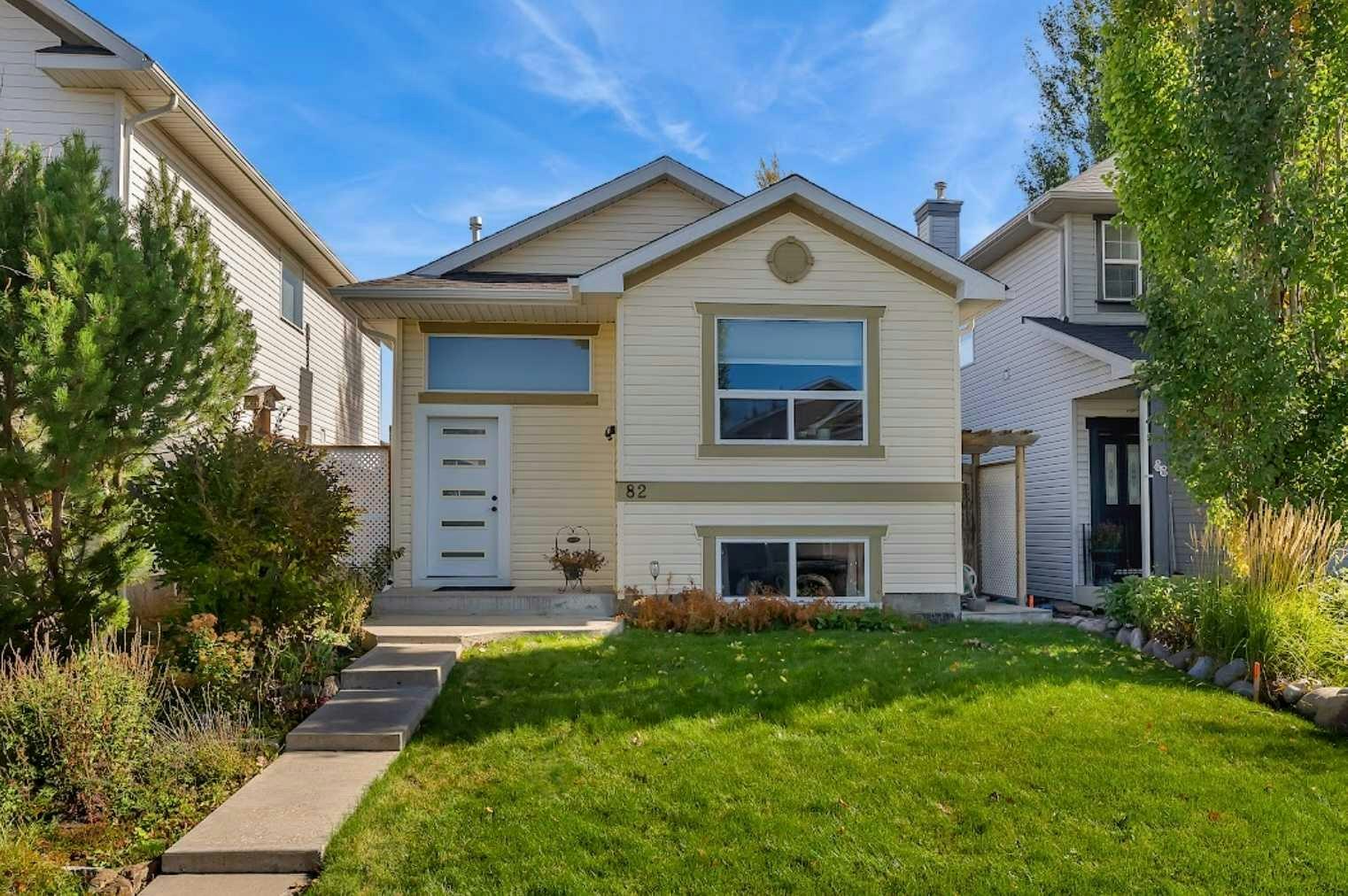 82 Bridleridge Road SW, Calgary, AB, T2Y 4E1