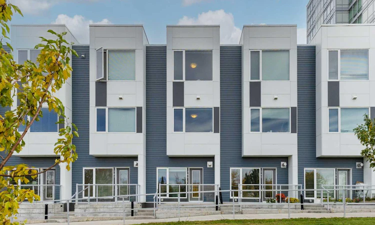 304-20 Brentwood Common NW