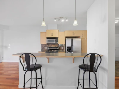 311-910 18 Avenue SW - 2