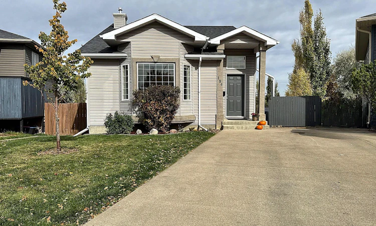 194 Peigan Court W