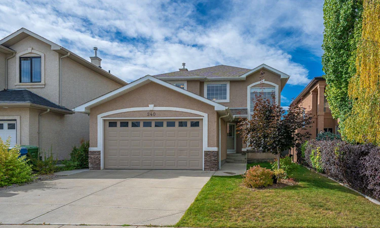 240 Everglade Circle SW
