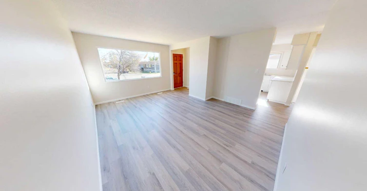 10818 93a Street, Grande Prairie, AB, T8V 1Y7 - 3