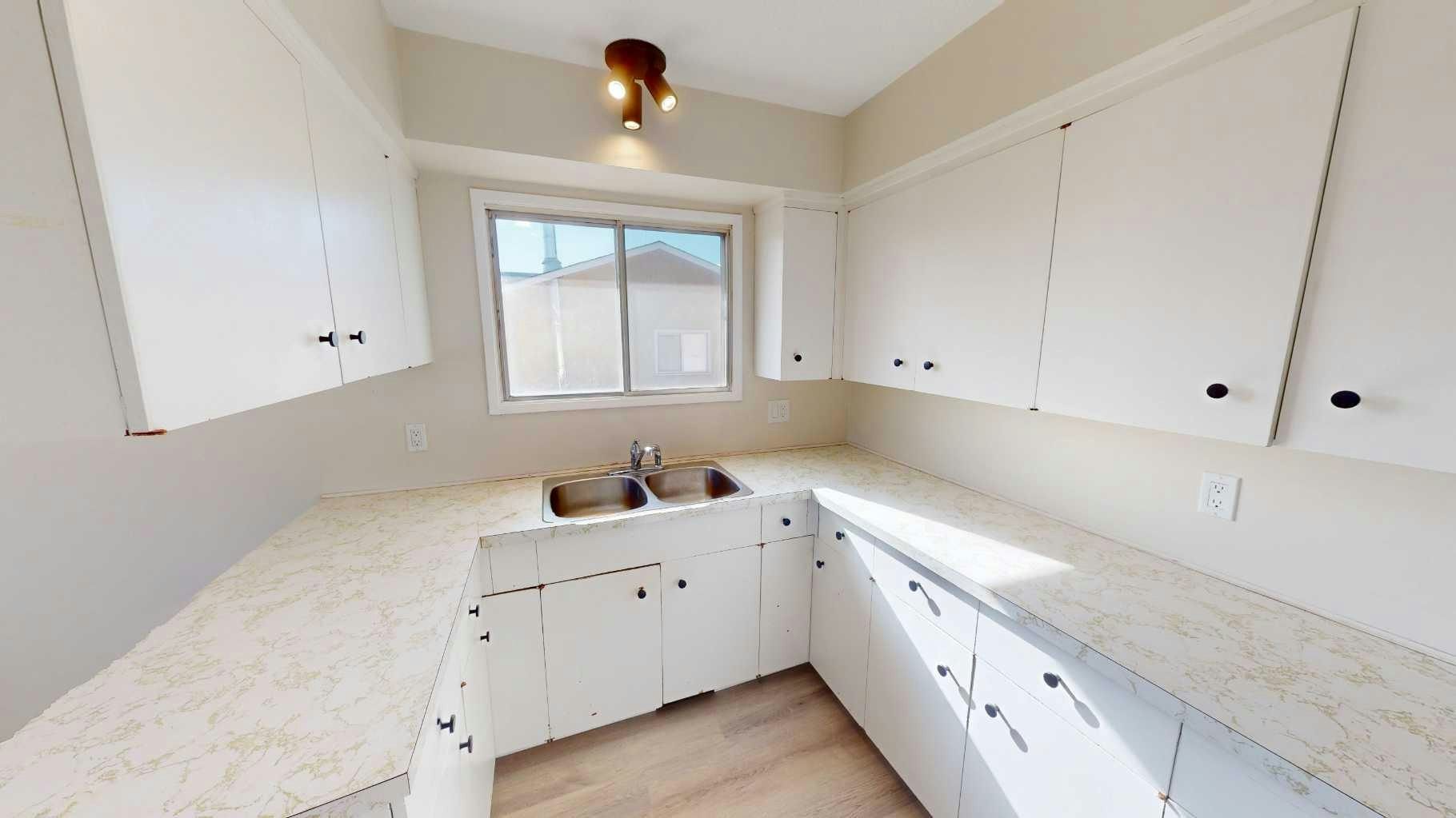 10818 93a Street, Grande Prairie, AB, T8V 1Y7 - 4