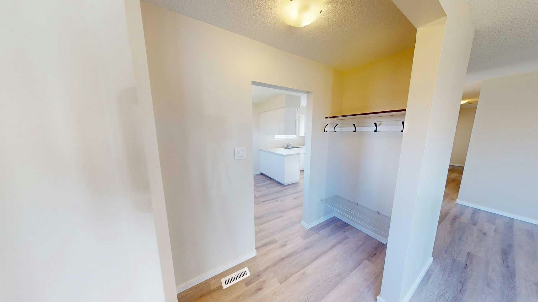 10818 93a Street, Grande Prairie, AB, T8V 1Y7 - 2