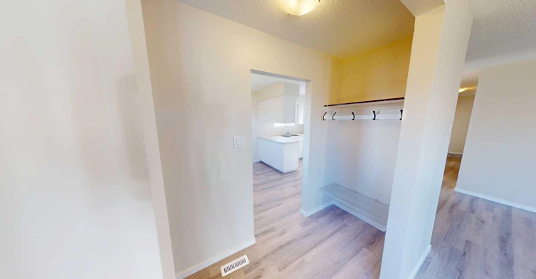 10818 93a Street, Grande Prairie, AB, T8V 1Y7 - 2