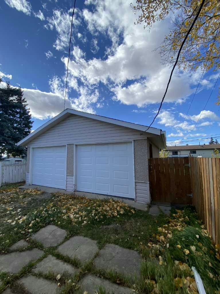 10818 93a Street, Grande Prairie, AB, T8V 1Y7 - 18