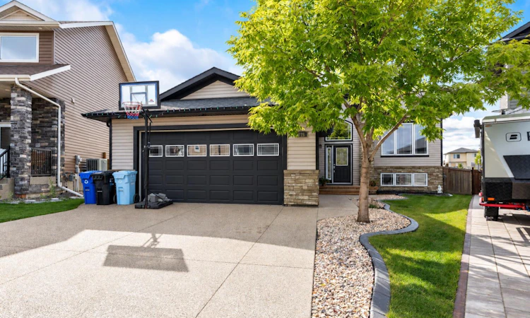 128 Mountain Avens Crescent