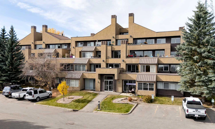 3-125 Village Heights SW