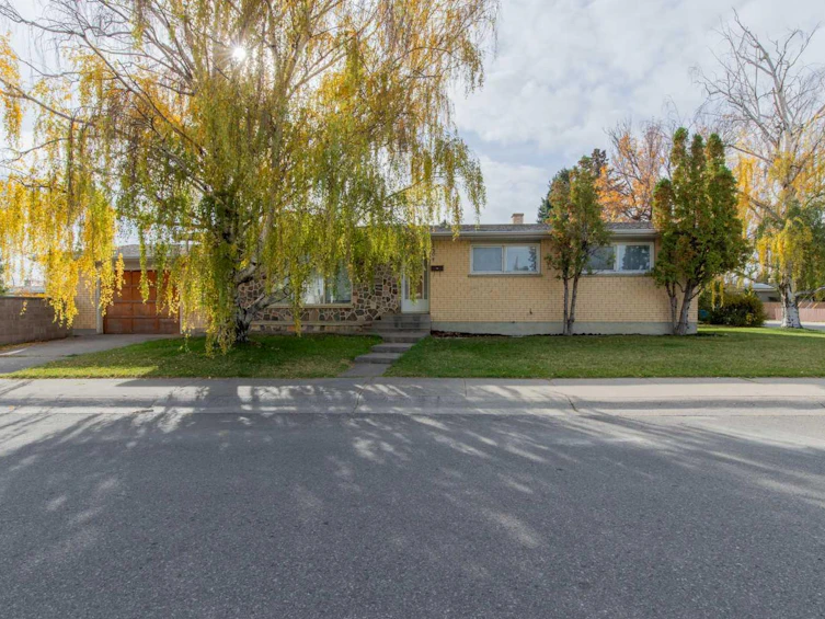 2504 7 Avenue N, Lethbridge, AB, T1H 0Z4 - 2