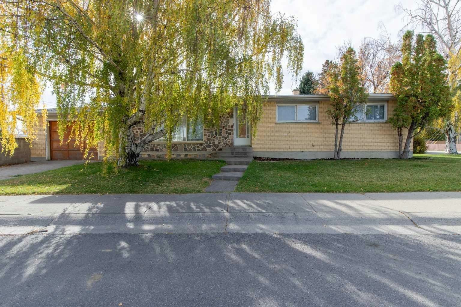 2504 7 Avenue N, Lethbridge, AB, T1H 0Z4
