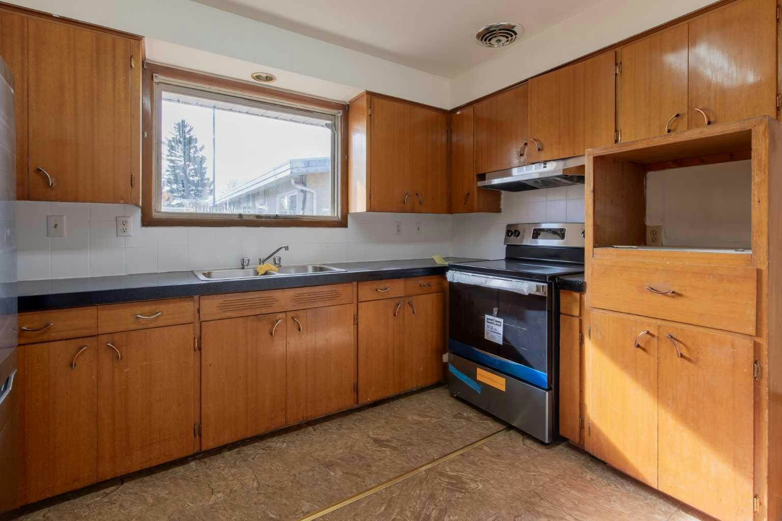 2504 7 Avenue N, Lethbridge, AB, T1H 0Z4 - 12