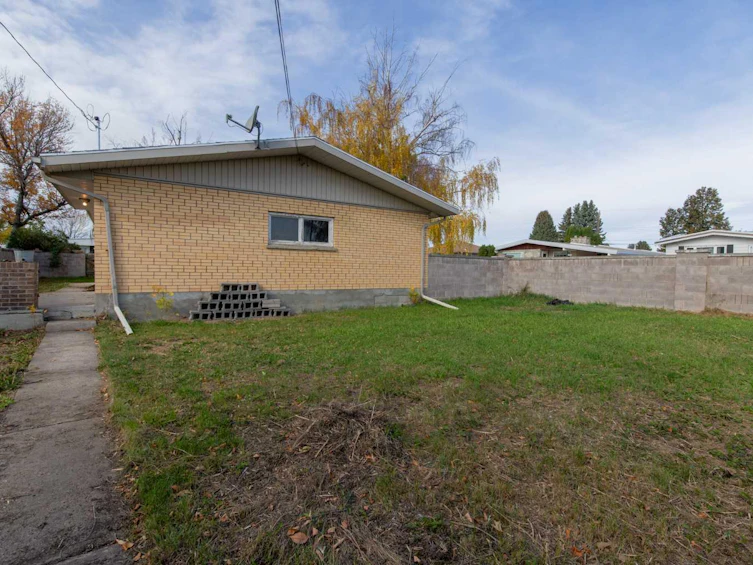 2504 7 Avenue N, Lethbridge, AB, T1H 0Z4 - 30