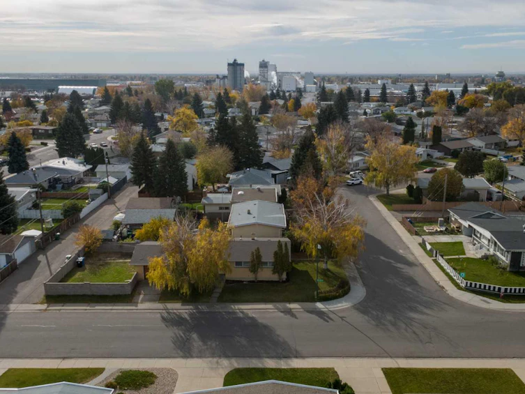 2504 7 Avenue N, Lethbridge, AB, T1H 0Z4 - 32
