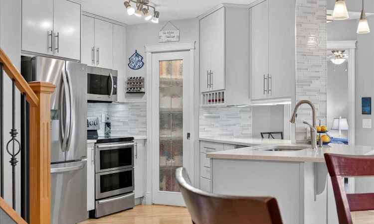 248 Springbank Villas SW