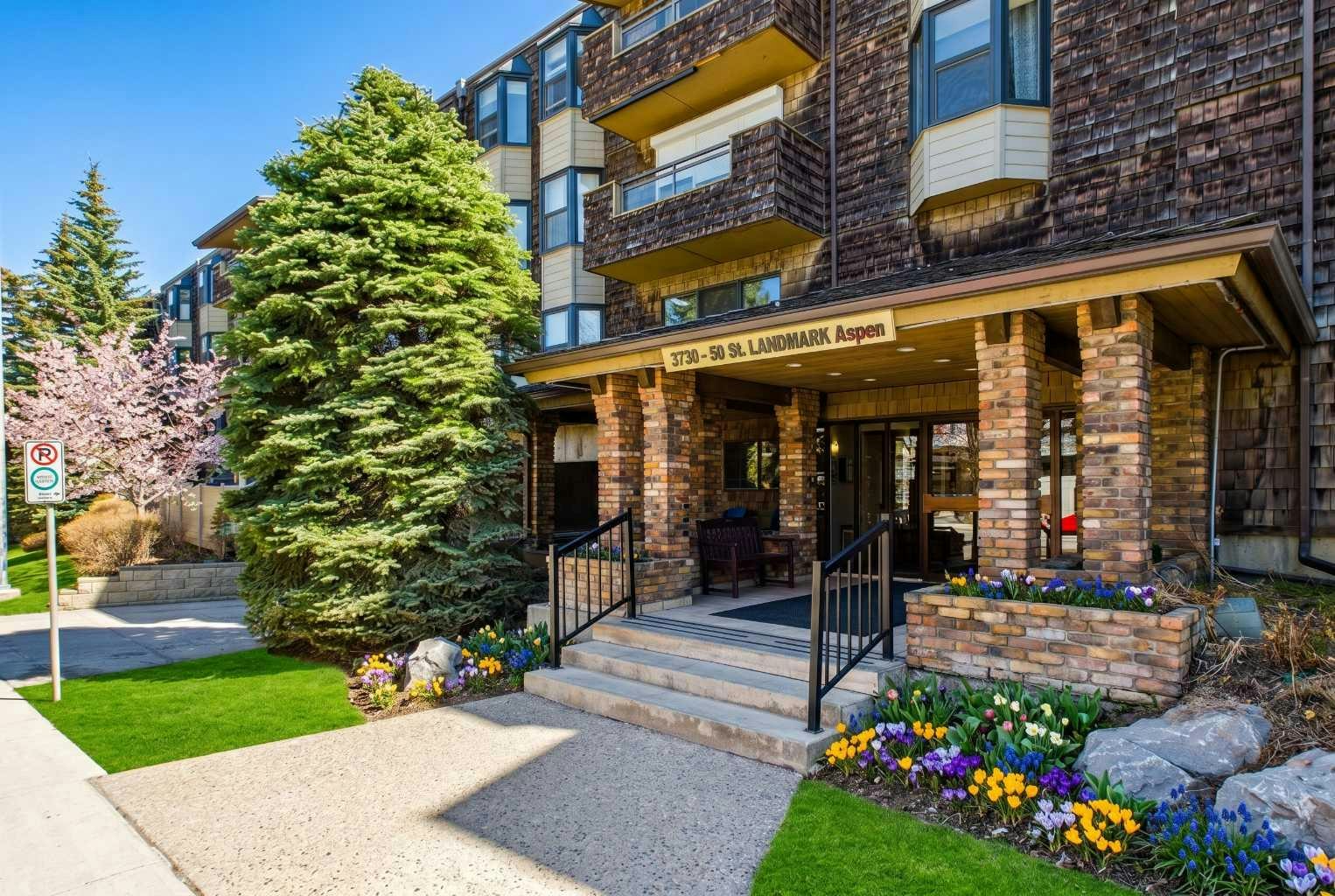 212-3730 50 Street NW, Calgary, AB, T3A 2V9