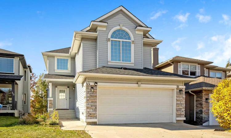 44 Rocky Ridge Close NW