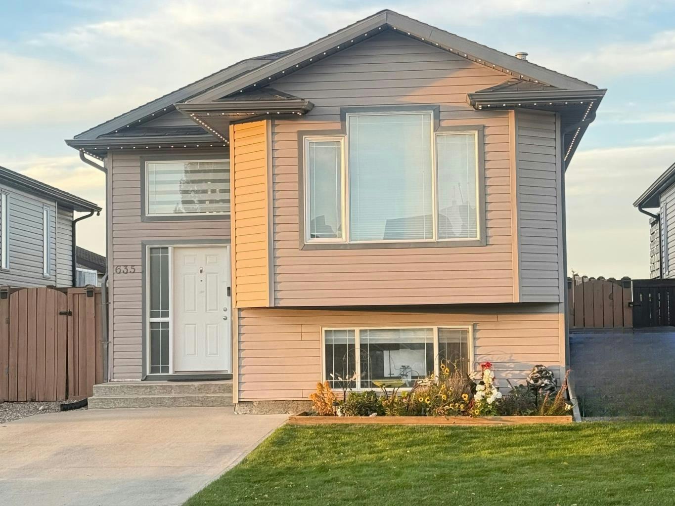 635 Aberdeen Crescent W, Lethbridge, AB, T1J 5A9