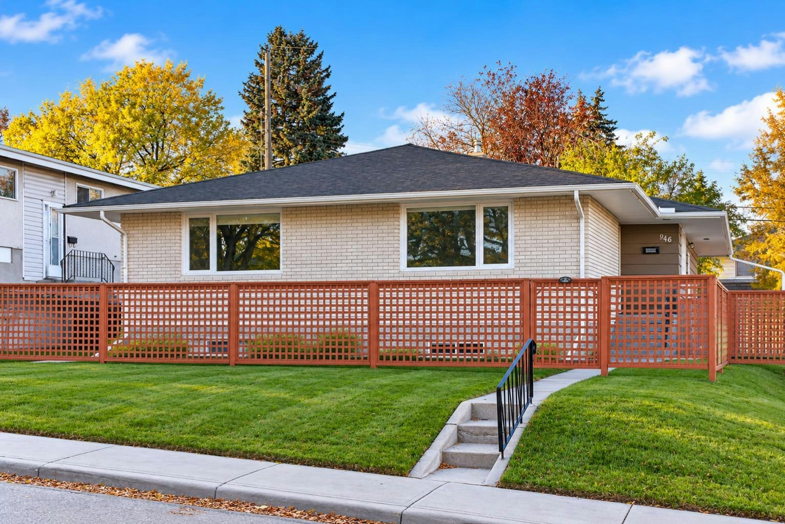 946 & 948 31 Avenue NW, Calgary, AB, T2K 0A5