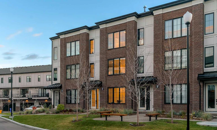 27-130 Discovery Drive SW