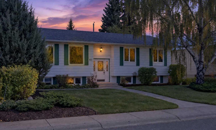 637 Willowburn Crescent SE