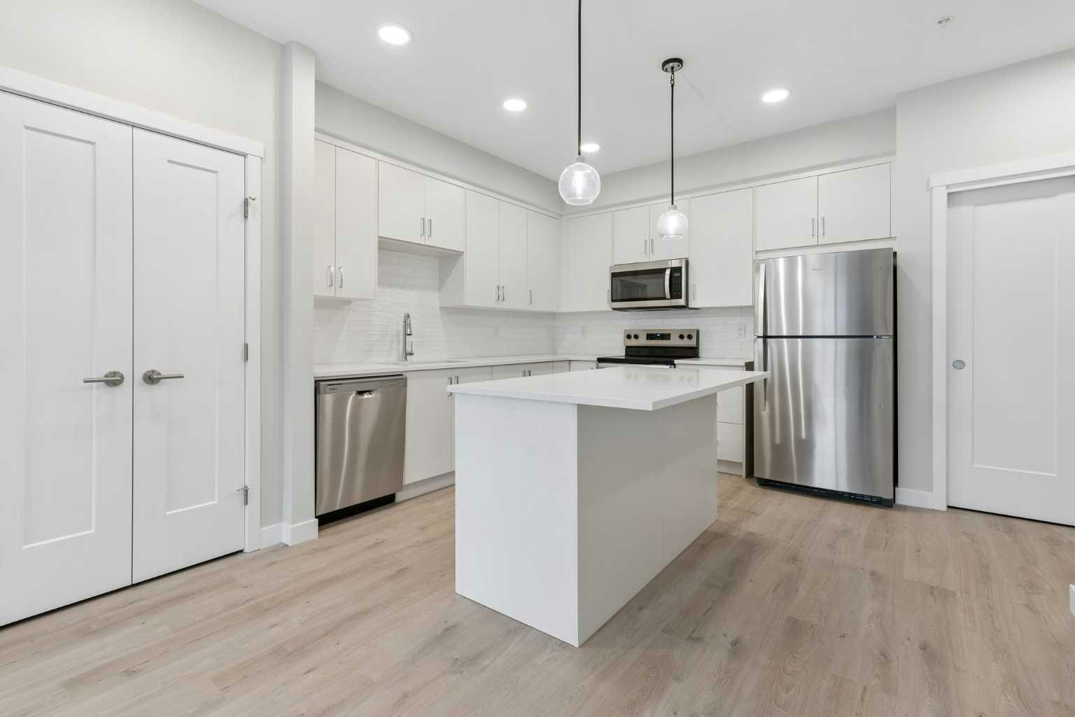 312-655 Shawnee Square SW, Calgary, AB, T2Y 1E3