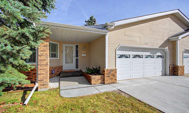 164 Strathaven Circle SW