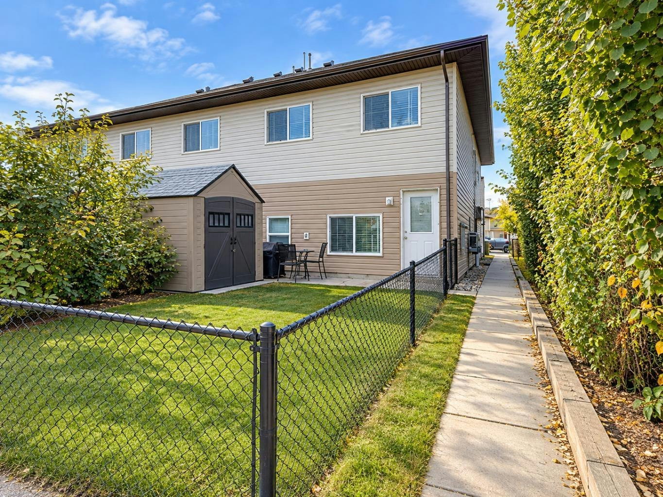 D-111 4 Avenue, Strathmore, AB, T1P 1T5