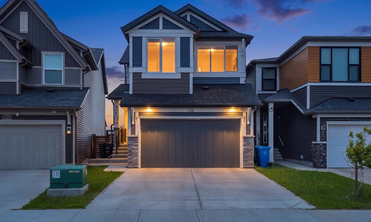 176 Howse Crescent NE