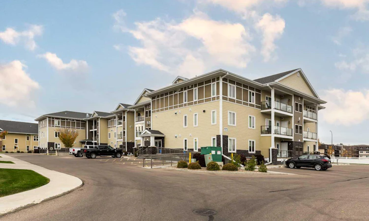 204-173 Fairmont Boulevard S