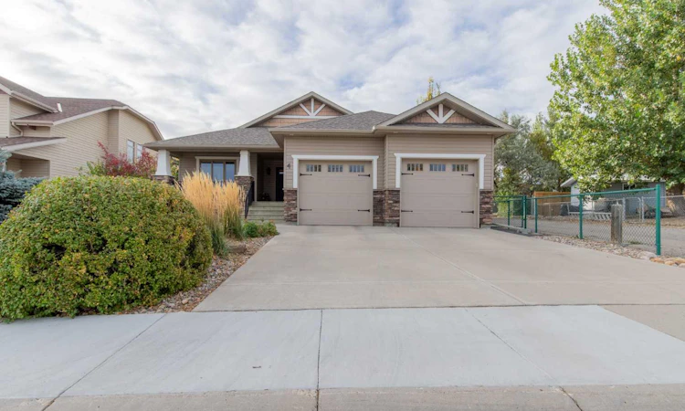 4 Canyoncrest Point W
