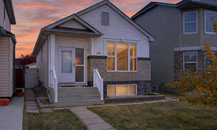 26 Saddlemead Way NE