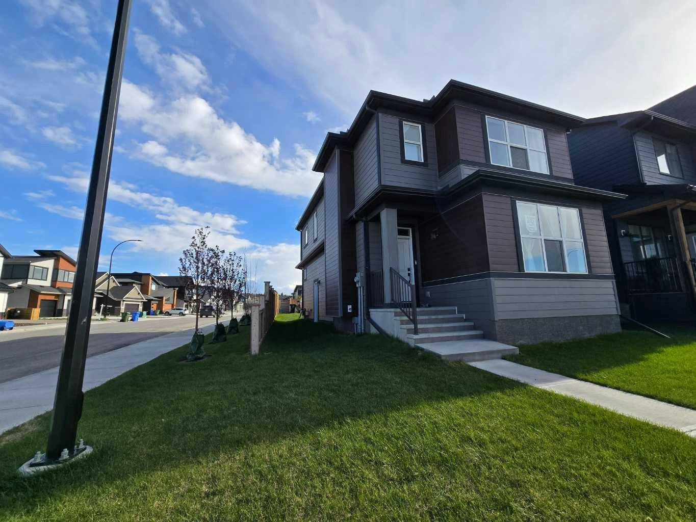 431 Rowmont Boulevard NW, Calgary, AB, T3L 0L3