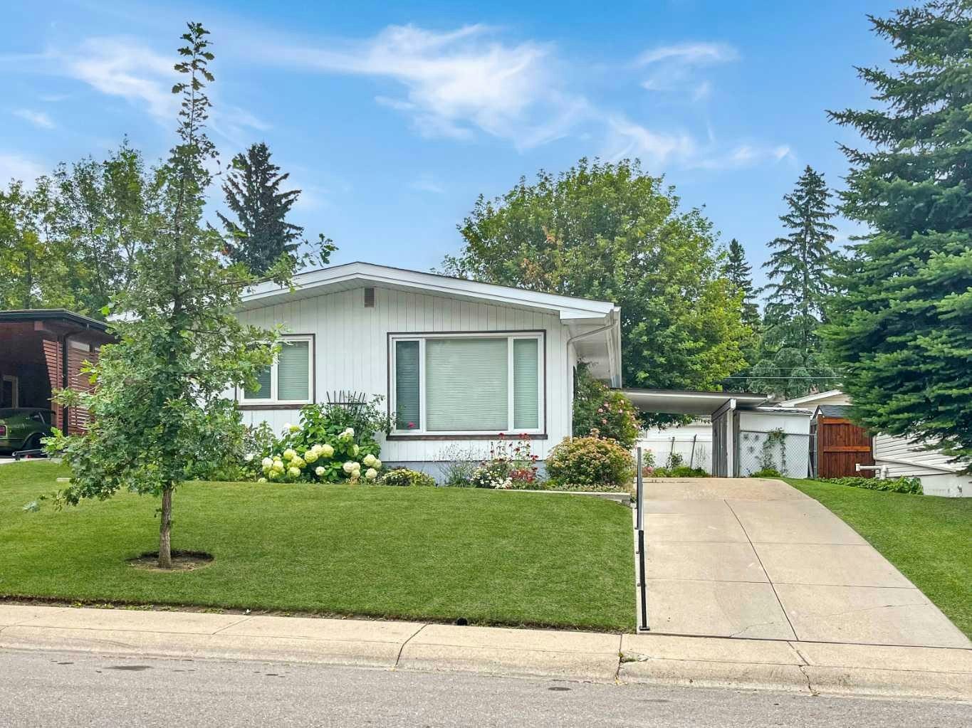 4536 Claret Street NW, Calgary, AB, T2L 1C1