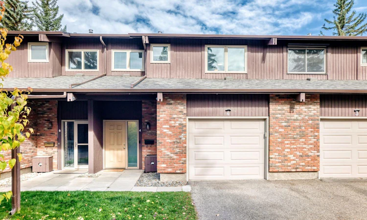 4-2323 Oakmoor Drive SW