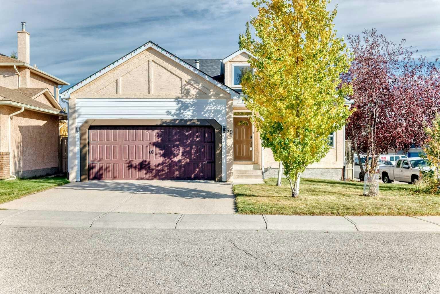 50 Hawkbury Close NW, Calgary, AB, T3G 3N2