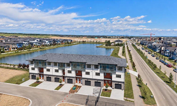 704-30 Creekside Villas SW