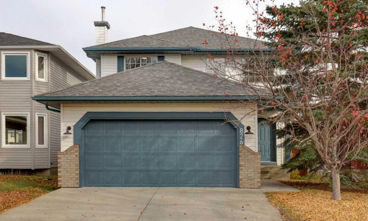 826 Coventry Drive NE
