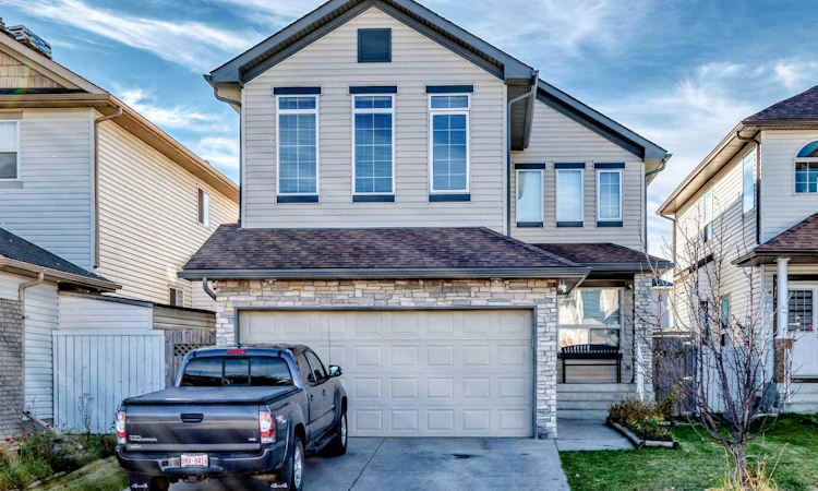 222 Saddlehorn Close NE