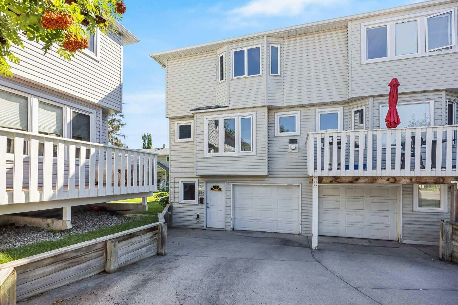 225 Killarney Glen Court SW, Calgary, AB, T3E 7H4
