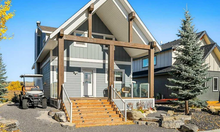 232 Cottageclub Crescent